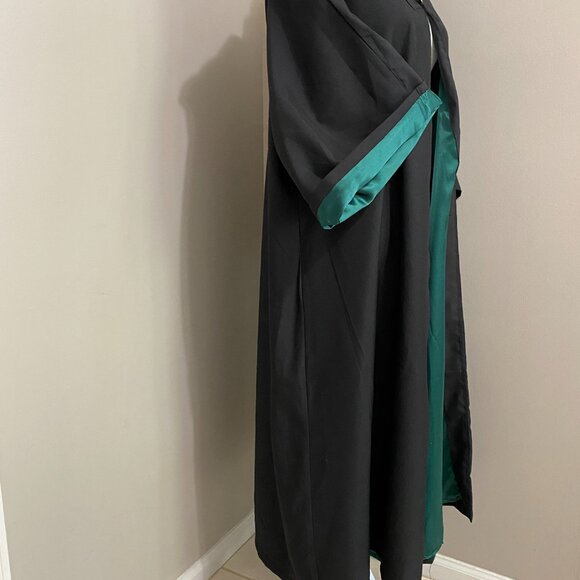 Regal School Robe – Green Lining – Inspired by Harry Potter |  Adult Medium - Picture 5 of 8